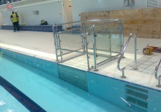 Лифт для инвалидов в бассейн